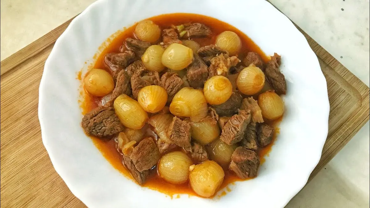 Arpacık Soğanlı Yahni Nasıl Yapılır?