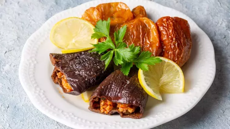 Kuru Patlıcan ve Biber Dolması Nasıl Yapılır?